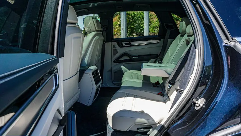 2023 Porsche Cayenne Base