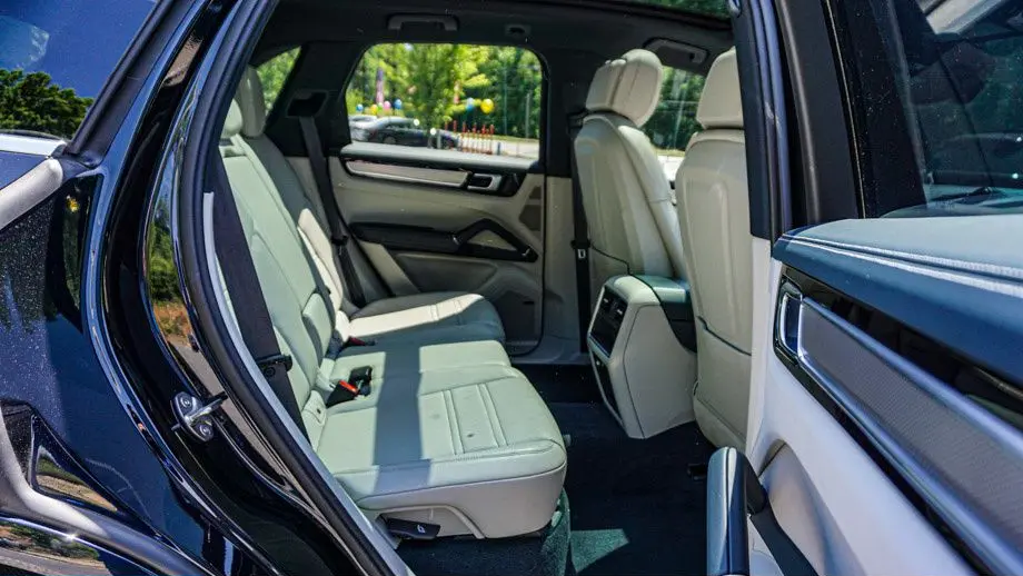 2023 Porsche Cayenne Base