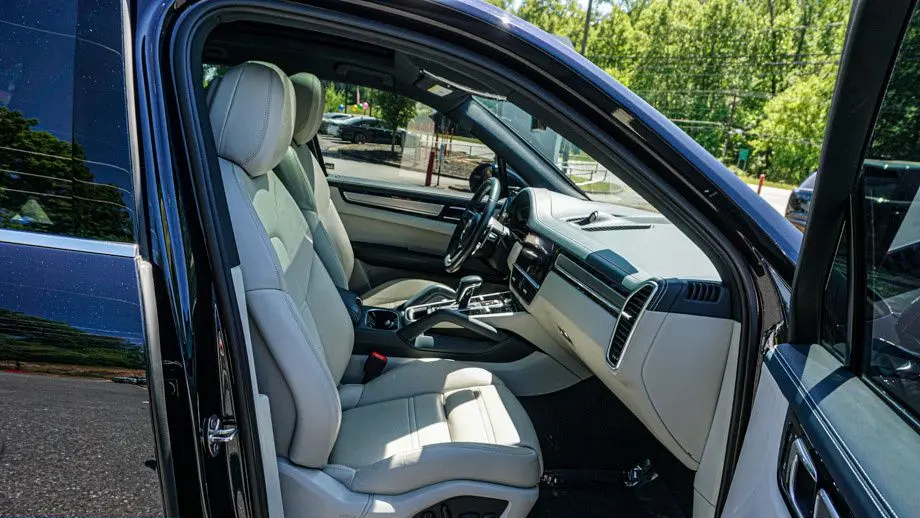 2023 Porsche Cayenne Base