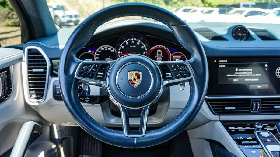2023 Porsche Cayenne Base