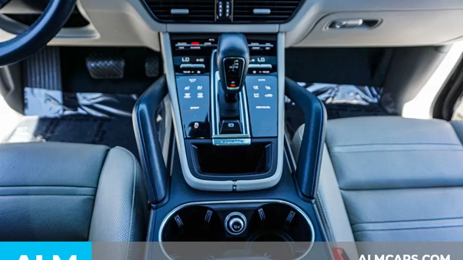 2023 Porsche Cayenne Base