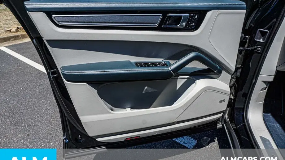 2023 Porsche Cayenne Base