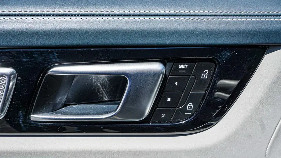 2023 Porsche Cayenne Base