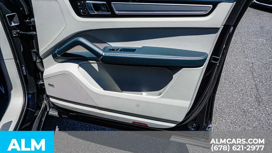 2023 Porsche Cayenne Base