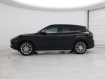2019 Cayenne Thumbnail 3