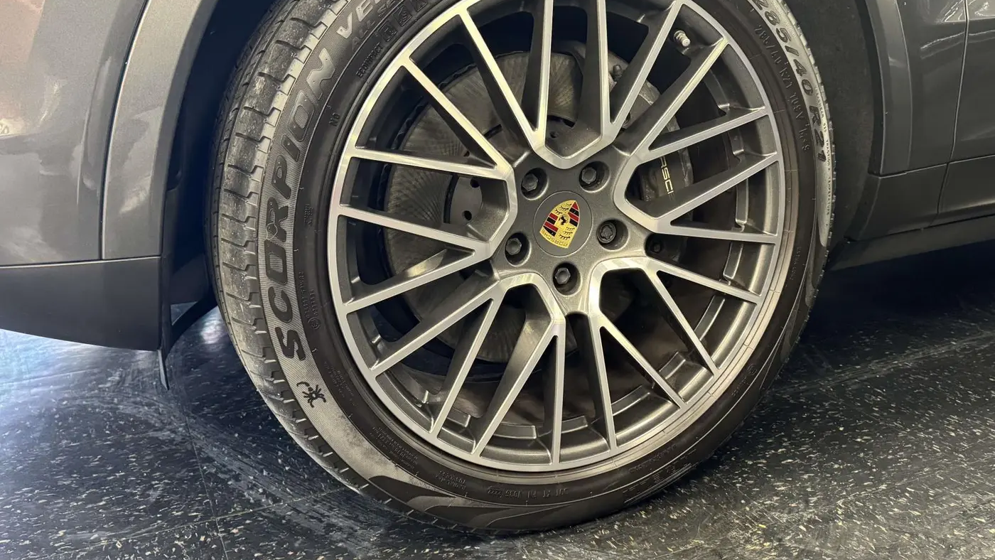 2023 Porsche Cayenne Base