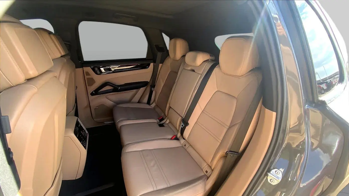 2022 Porsche Cayenne Base