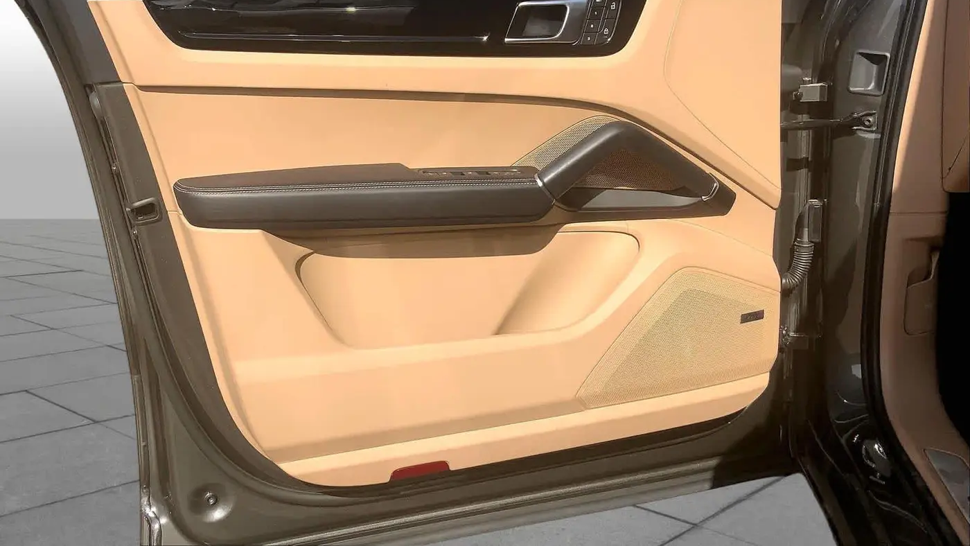 2022 Porsche Cayenne Base