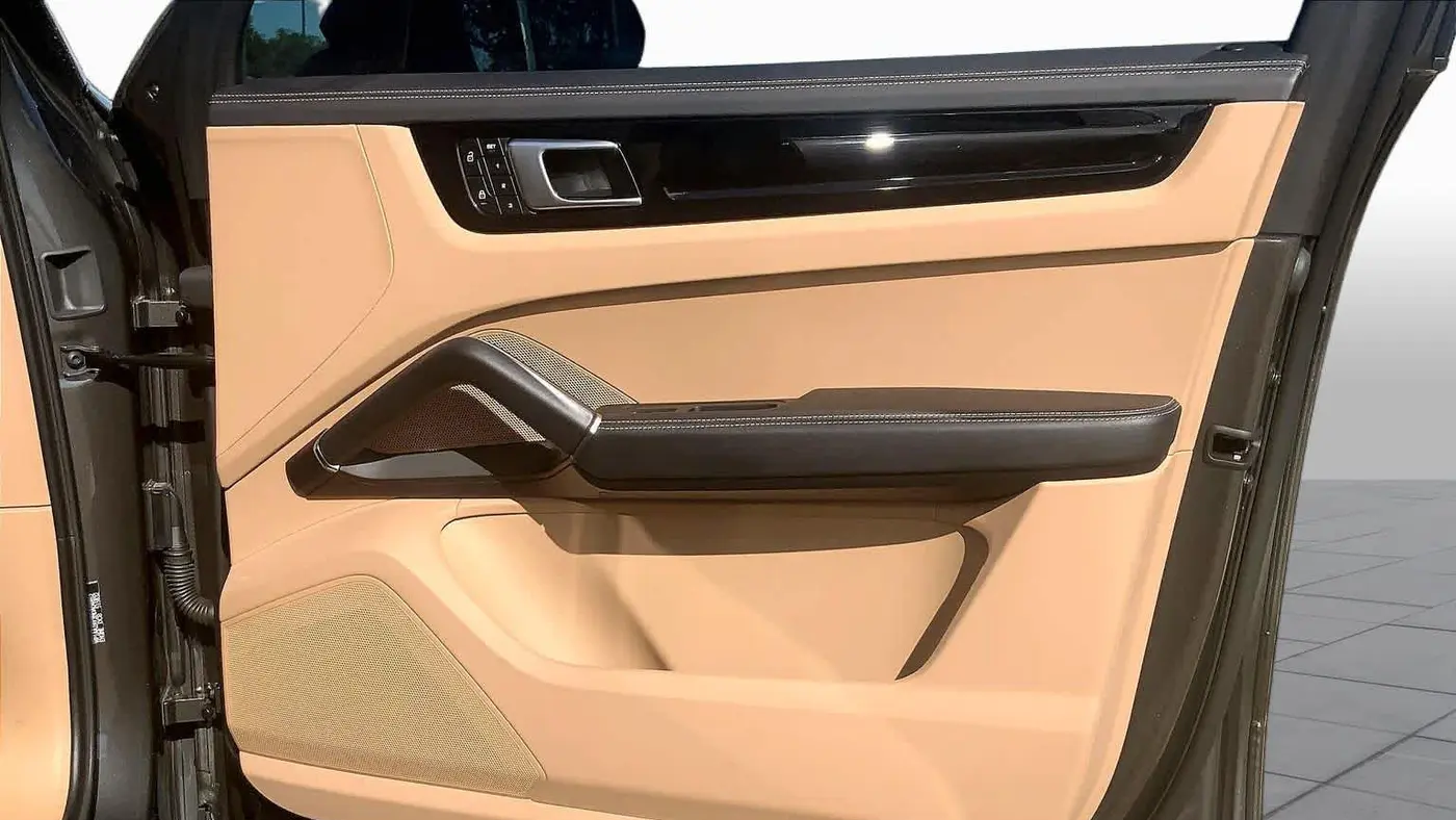 2022 Porsche Cayenne Base