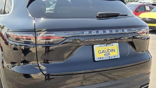 2022 Porsche Cayenne Base