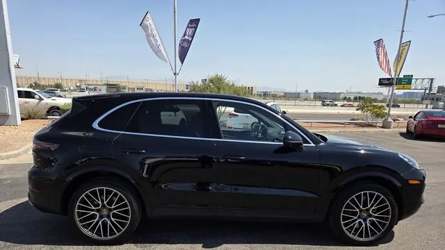2022 Porsche Cayenne Base