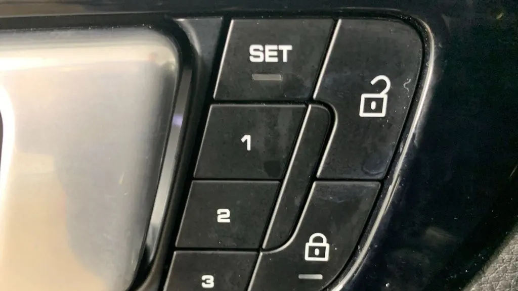 2022 Porsche Cayenne Base