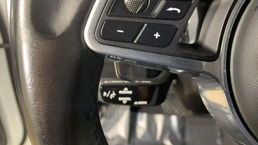 2022 Porsche Cayenne Base