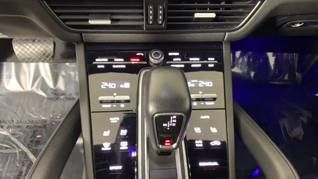 2022 Porsche Cayenne Base