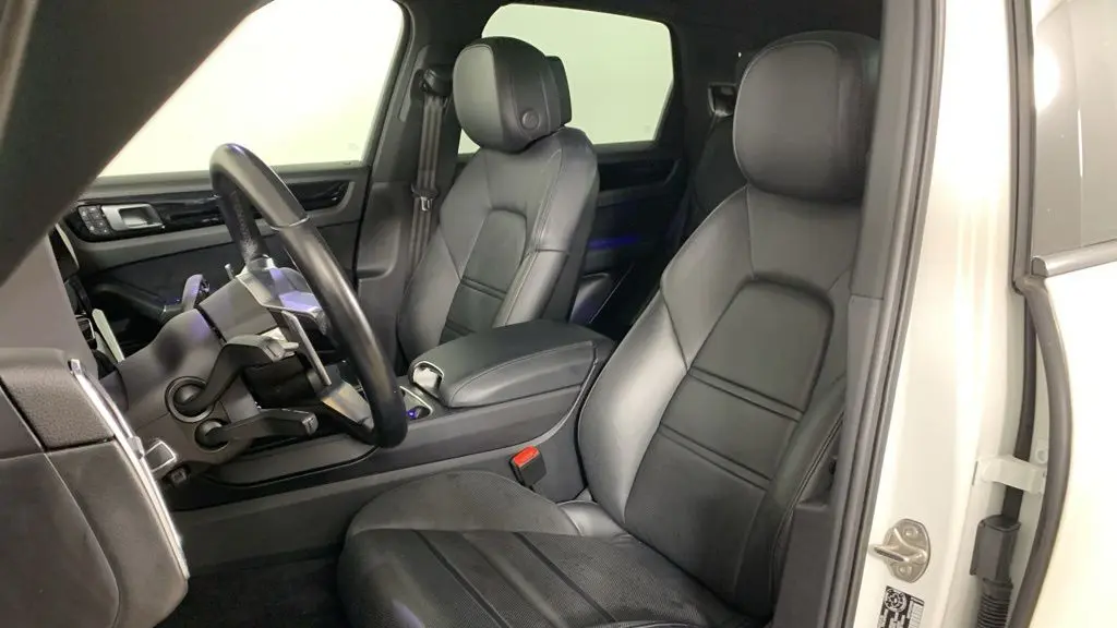 2022 Porsche Cayenne Base