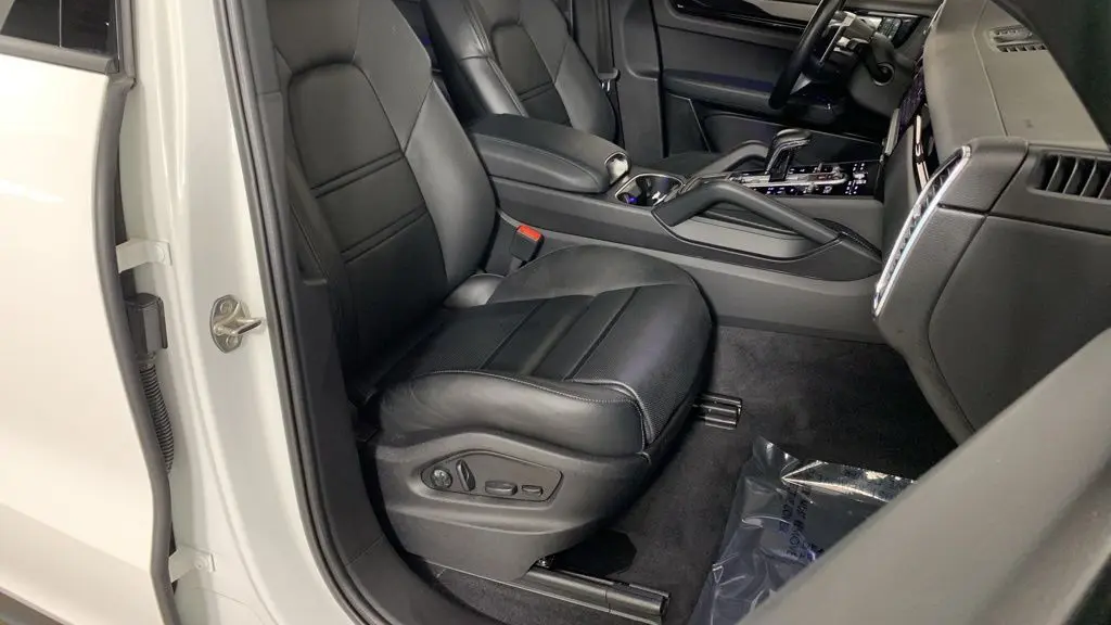 2022 Porsche Cayenne Base