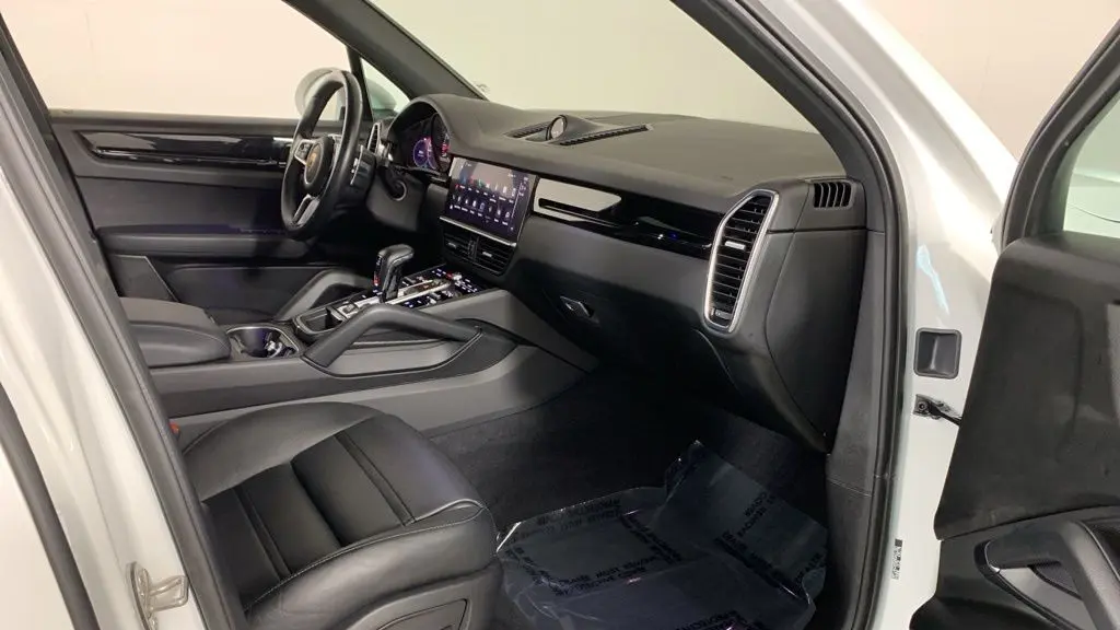 2022 Porsche Cayenne Base
