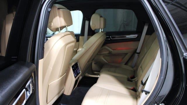 2023 Porsche Cayenne Platinum Edition