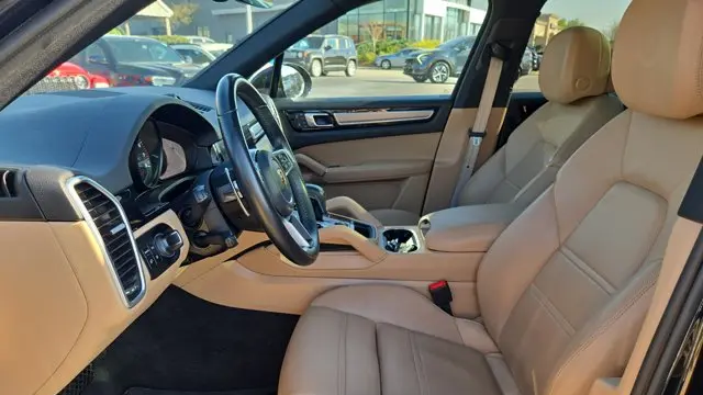 2023 Porsche Cayenne Platinum Edition