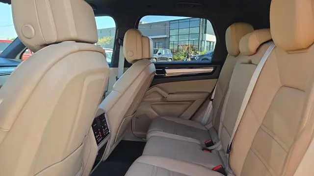 2023 Porsche Cayenne Platinum Edition