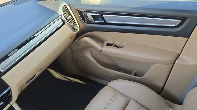 2023 Porsche Cayenne Platinum Edition