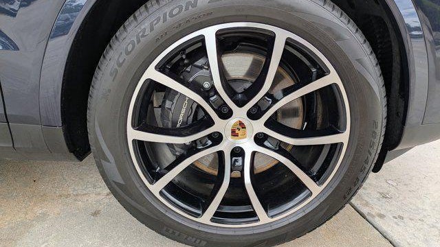 2024 Porsche Cayenne Base