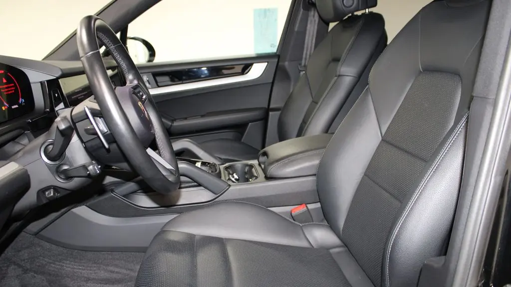 2024 Porsche Cayenne Base