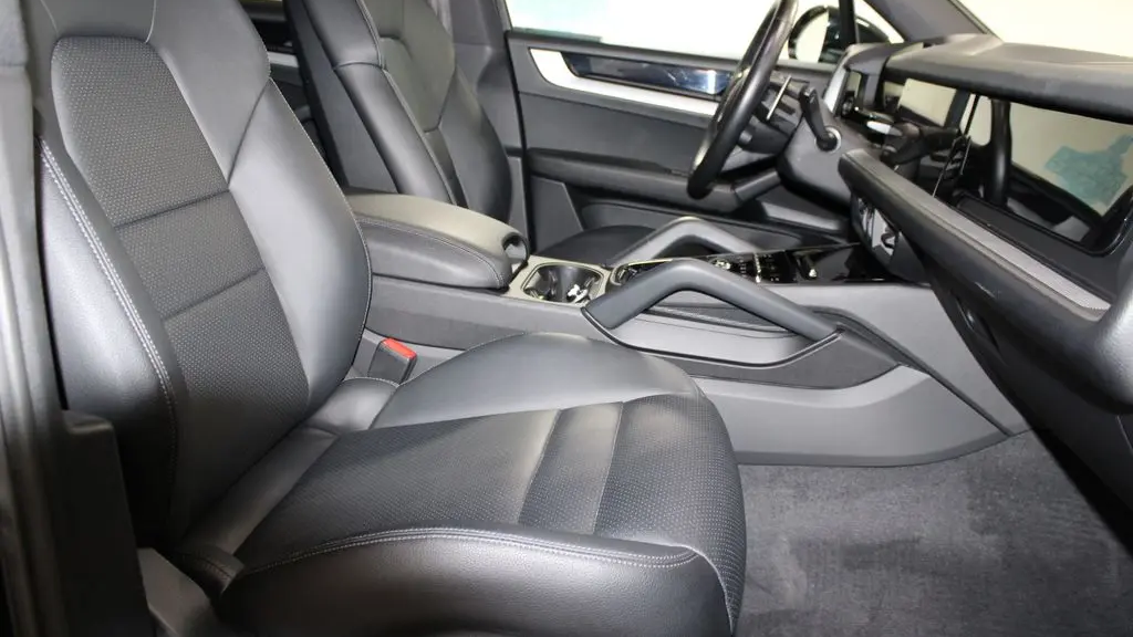 2024 Porsche Cayenne Base