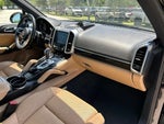 2017 Cayenne Thumbnail 43