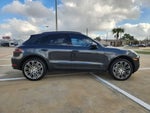 2017 Macan Thumbnail 3