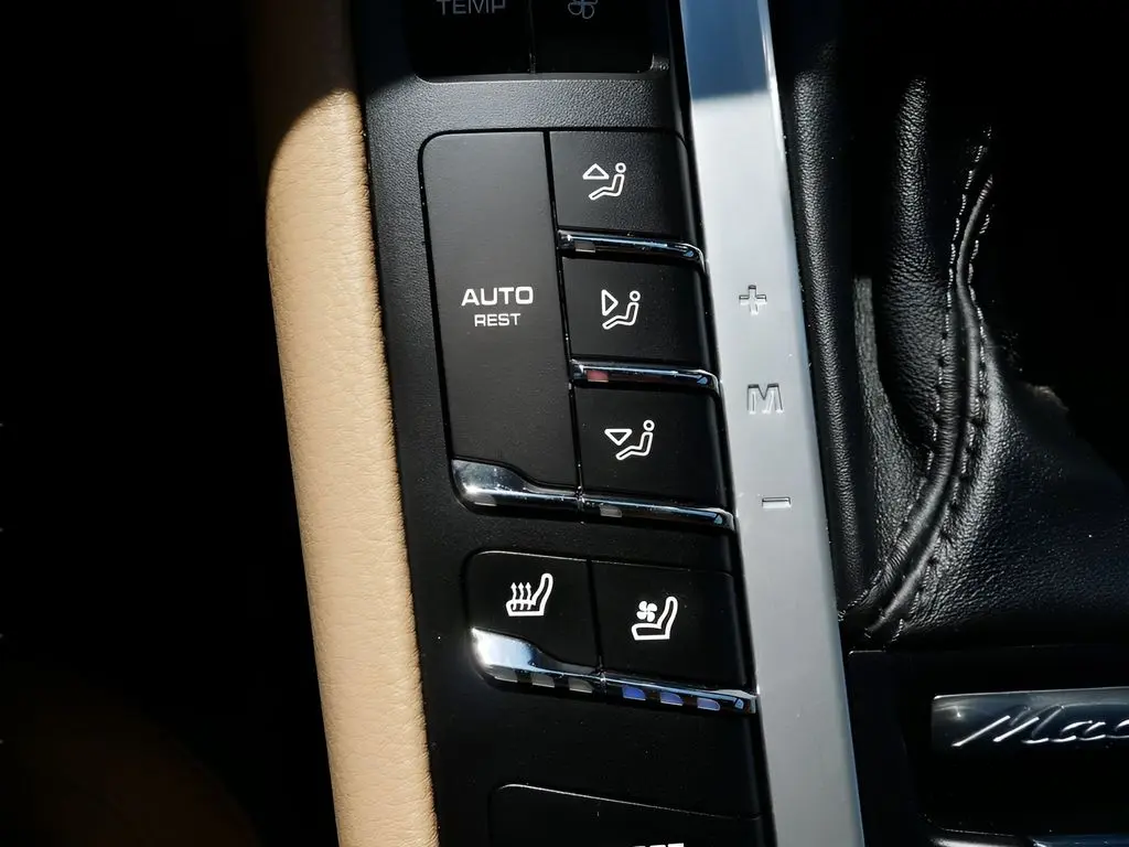 2018 Porsche Macan - $18,345