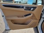 2016 Macan Thumbnail 24