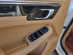 2016 Macan Thumbnail 26