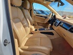 2016 Macan Thumbnail 32