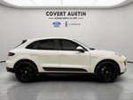 2017 Macan Thumbnail 6