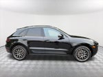 2017 Macan Thumbnail 4