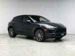 2017 Macan Thumbnail 1