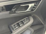 2017 Macan Thumbnail 24