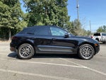 2017 Macan Thumbnail 4