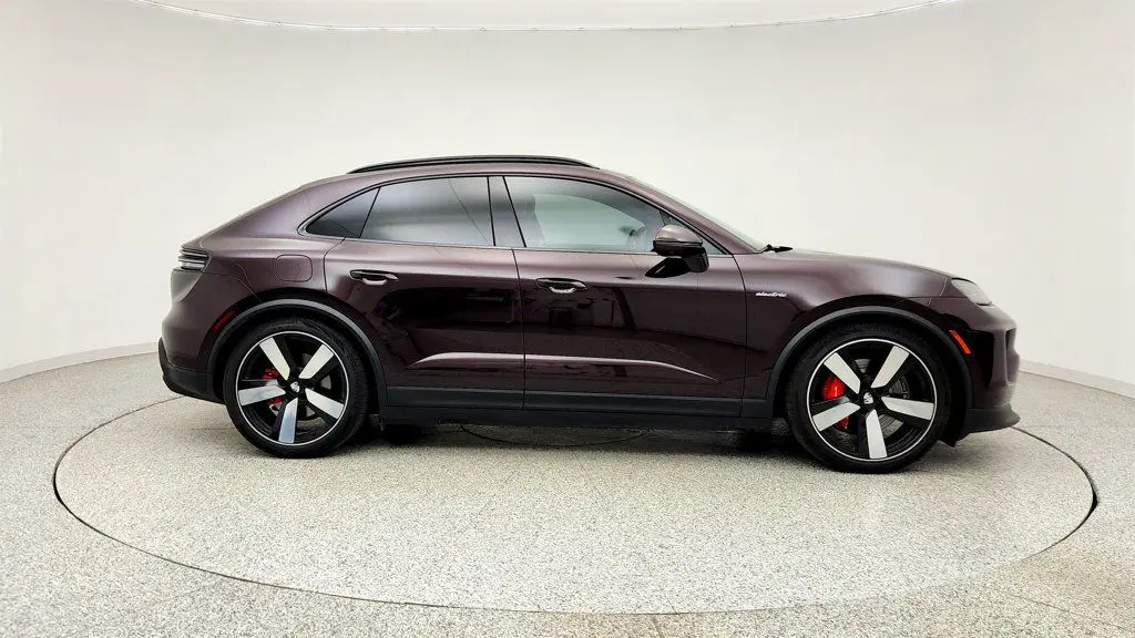 2025 Porsche Macan 4S Electric