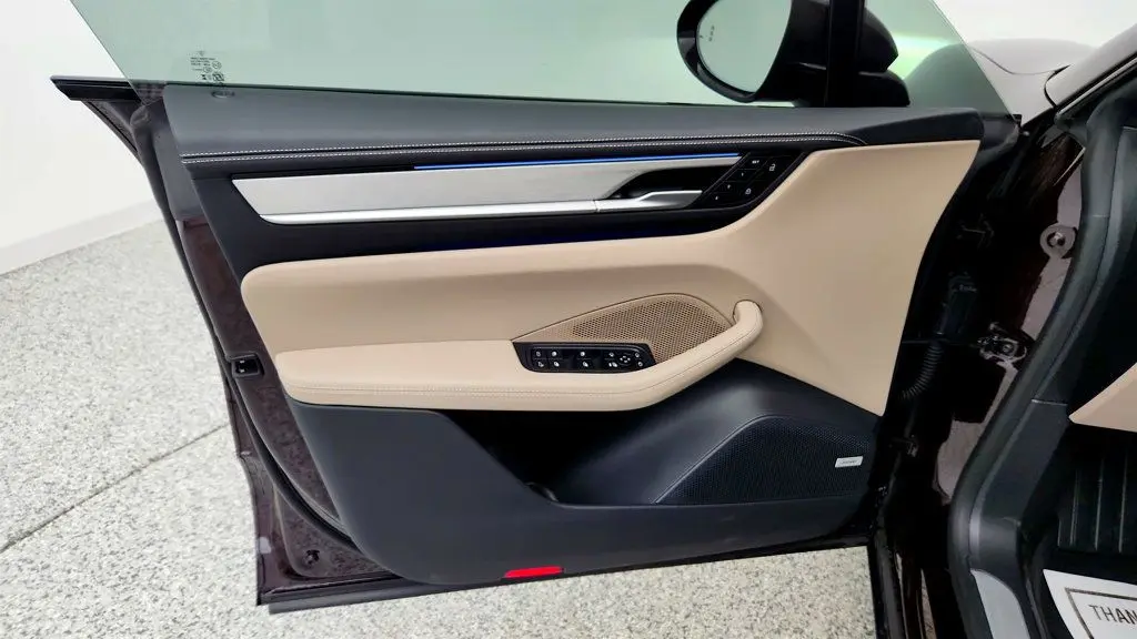 2025 Porsche Macan 4S Electric