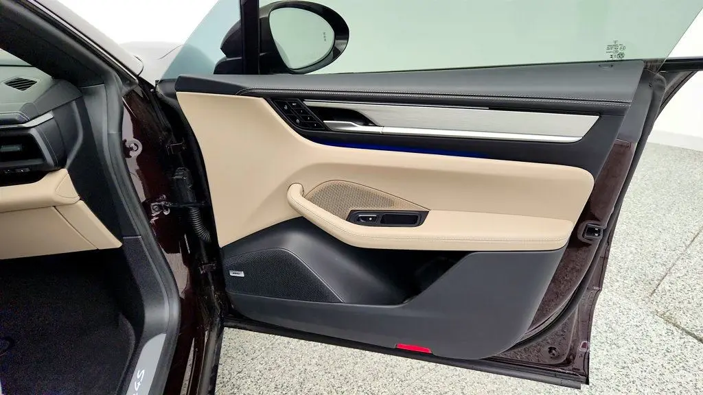 2025 Porsche Macan 4S Electric