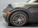 2025 Macan Thumbnail 3