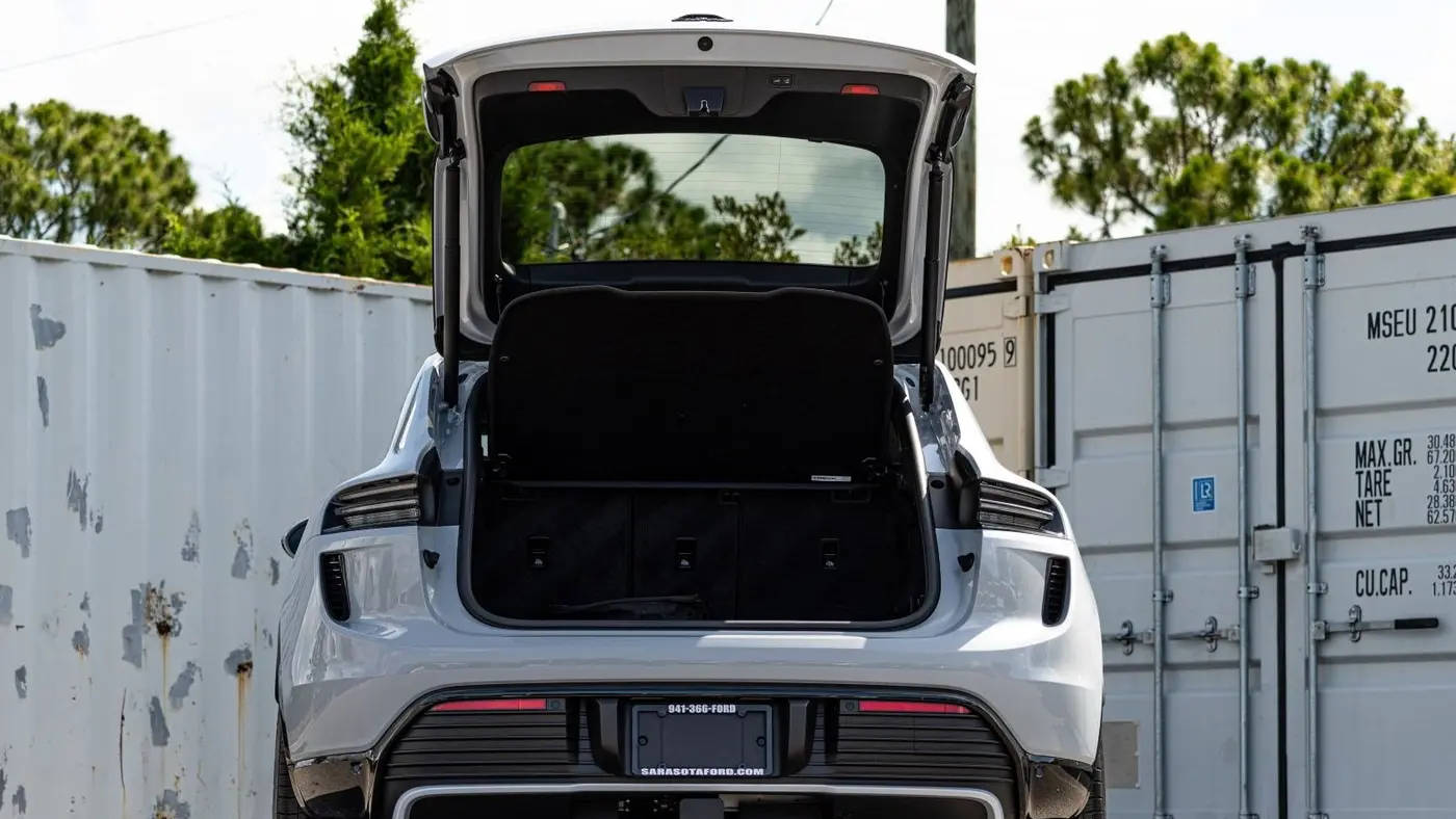 2025 Porsche Macan Turbo Electric
