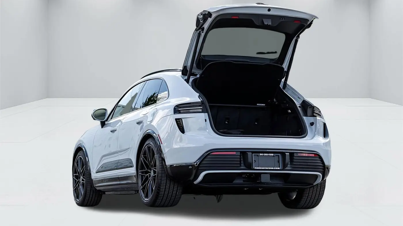2025 Porsche Macan Turbo Electric