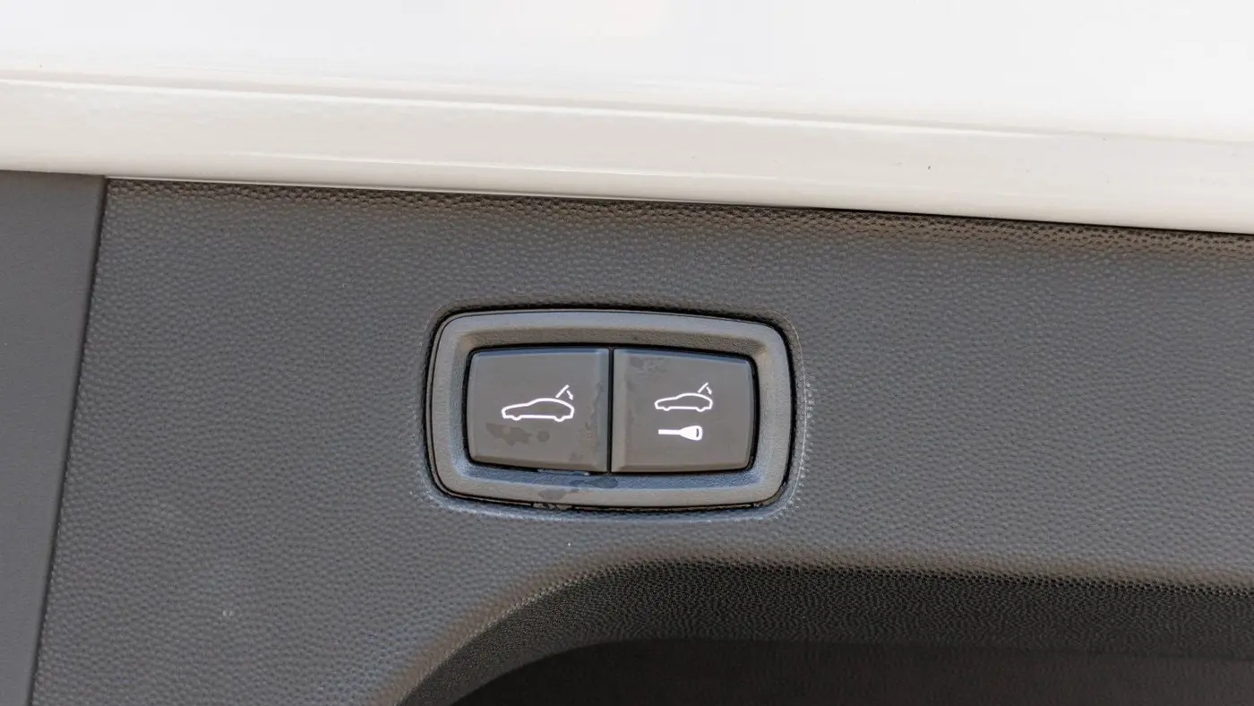2025 Porsche Macan Turbo Electric