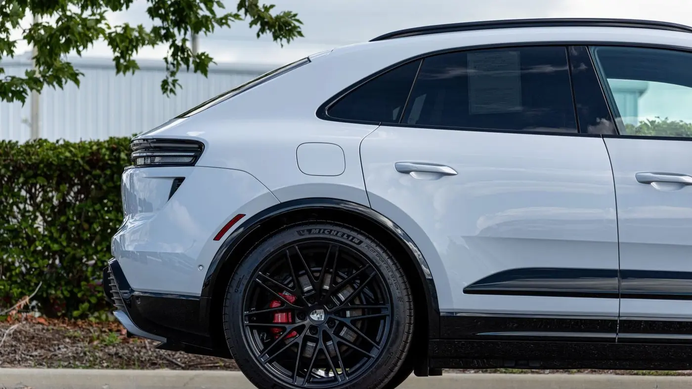 2025 Porsche Macan Turbo Electric