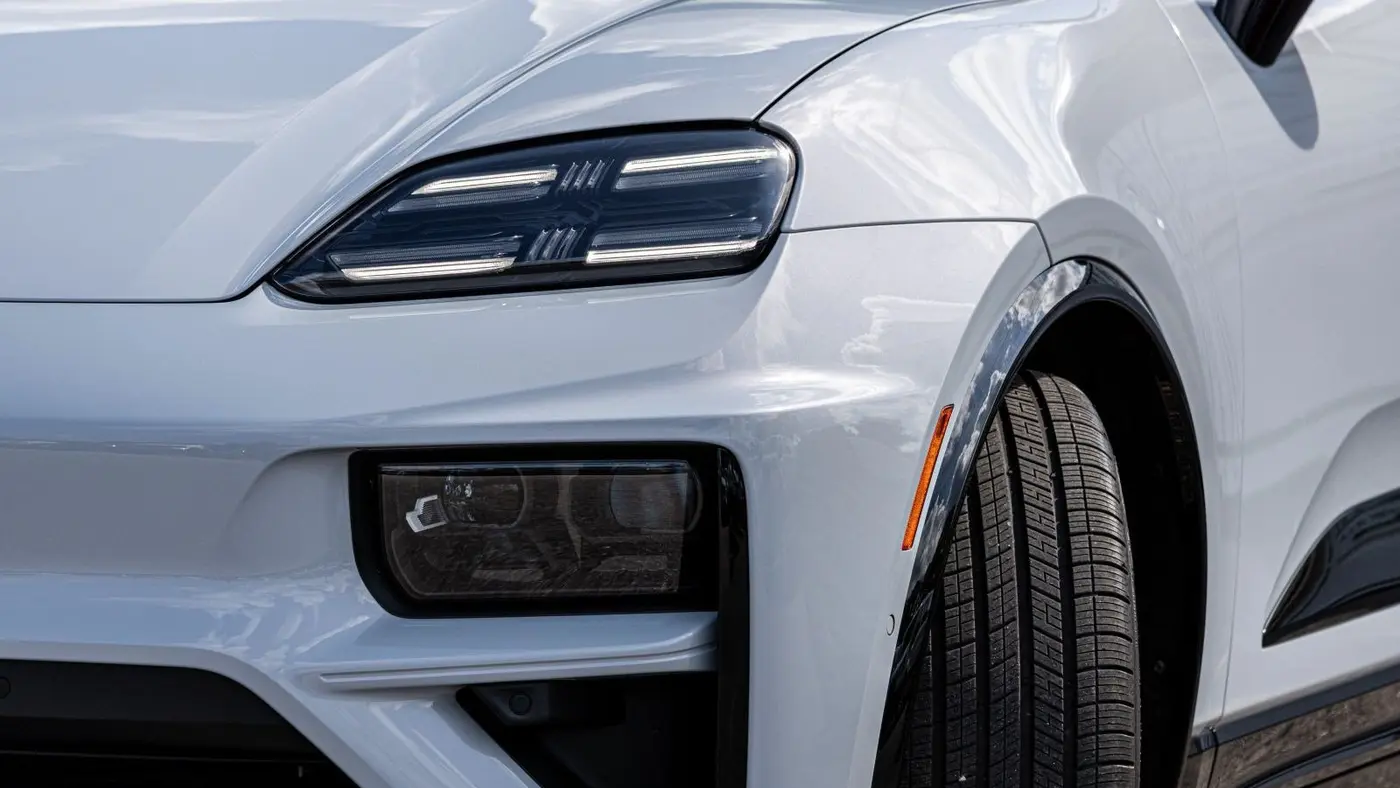 2025 Porsche Macan Turbo Electric
