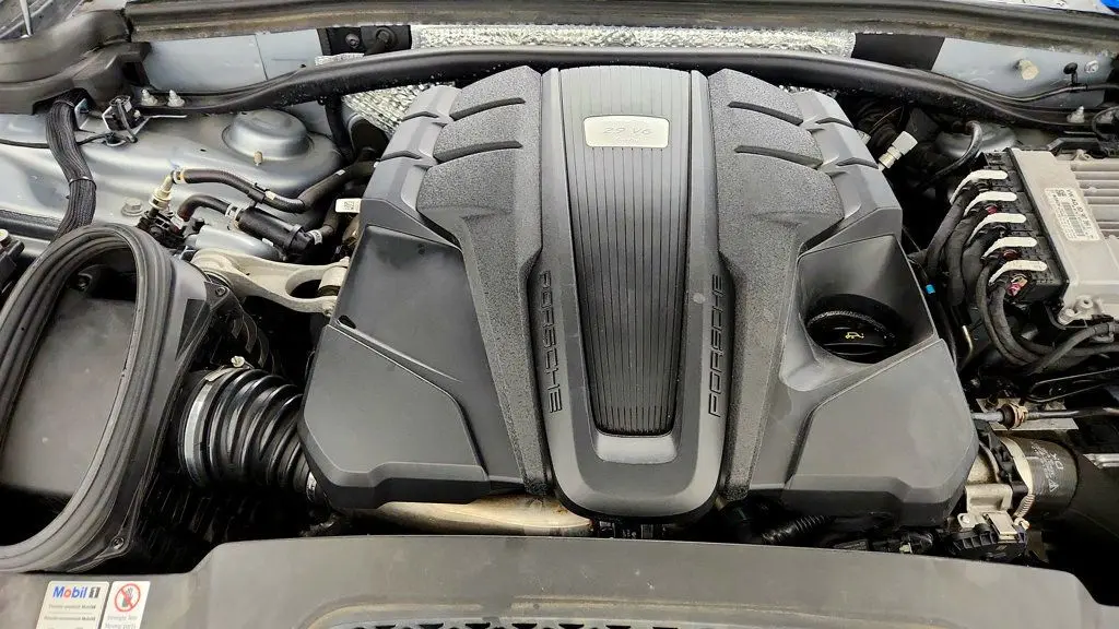 2020 Porsche Macan Turbo