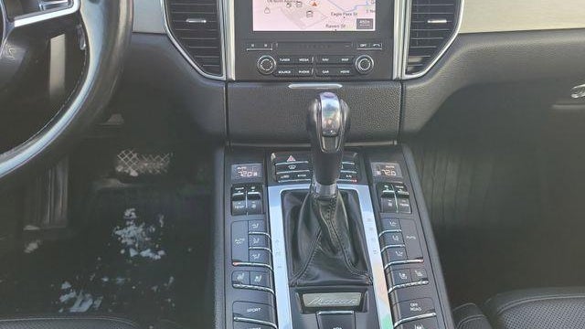 2018 Porsche Macan Turbo